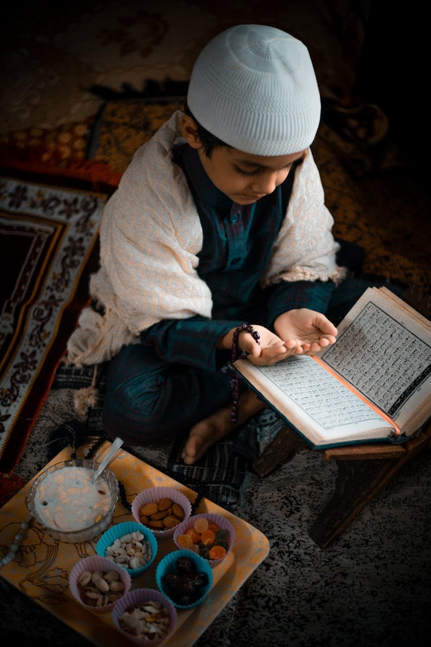 little boy praying