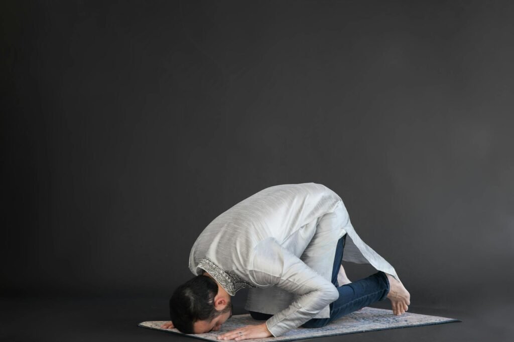 man in gray long sleeve shirt and blue denim jeans kneeling