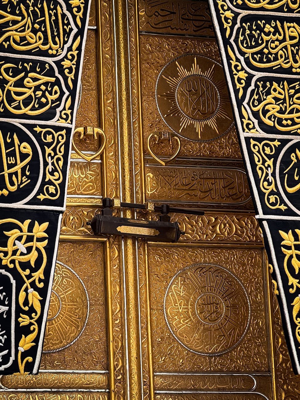 golden door of the kaaba in mecca