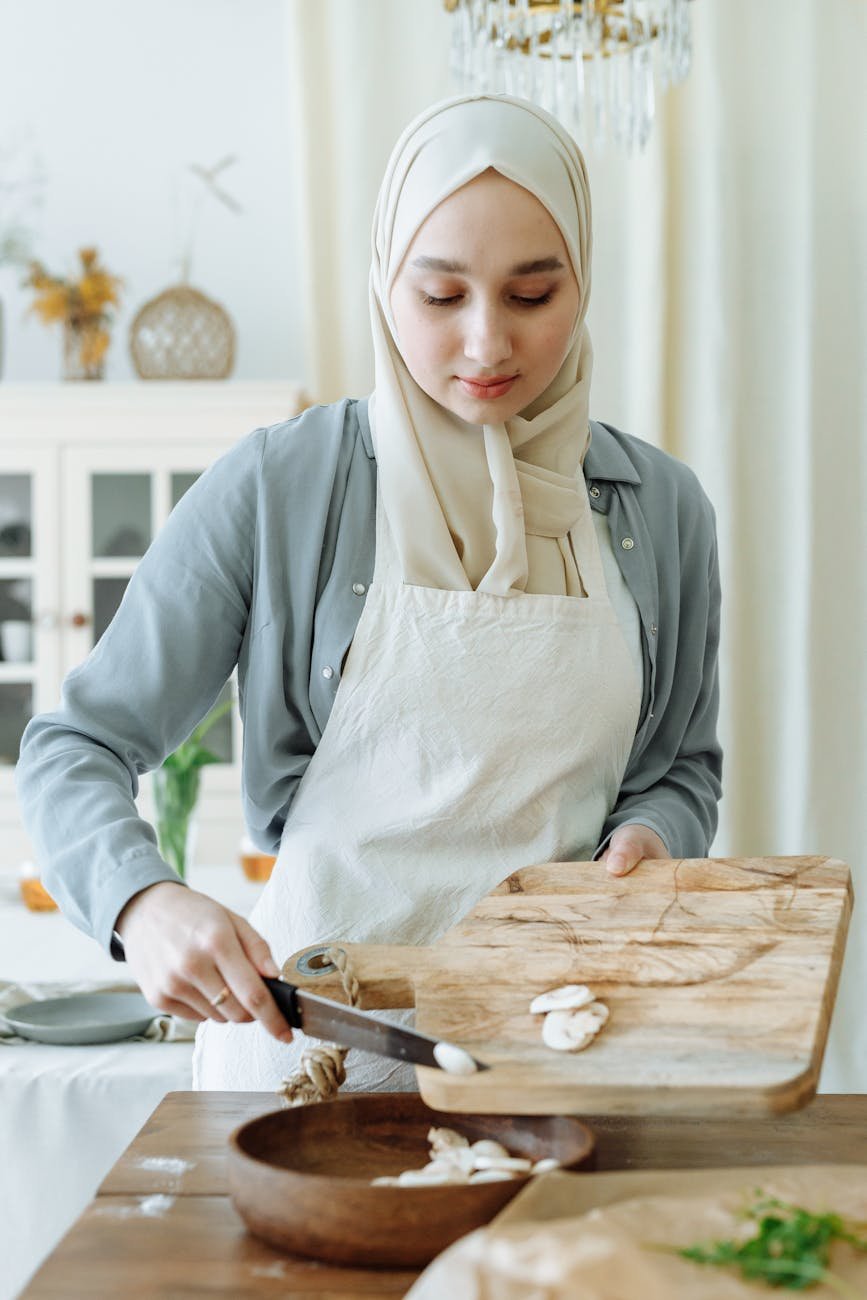 a woman in white apron