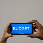 budget word as smartphone screensaver