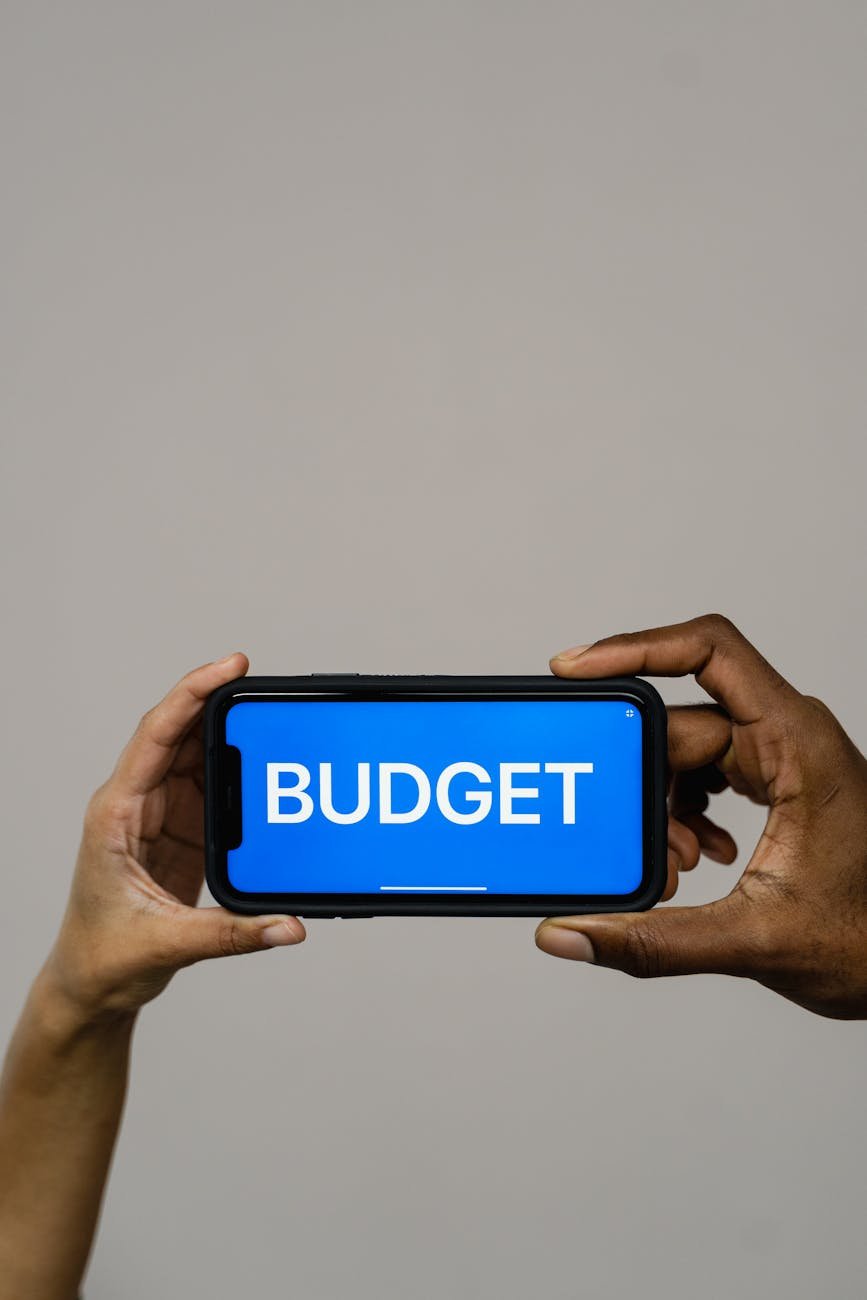 budget word as smartphone screensaver