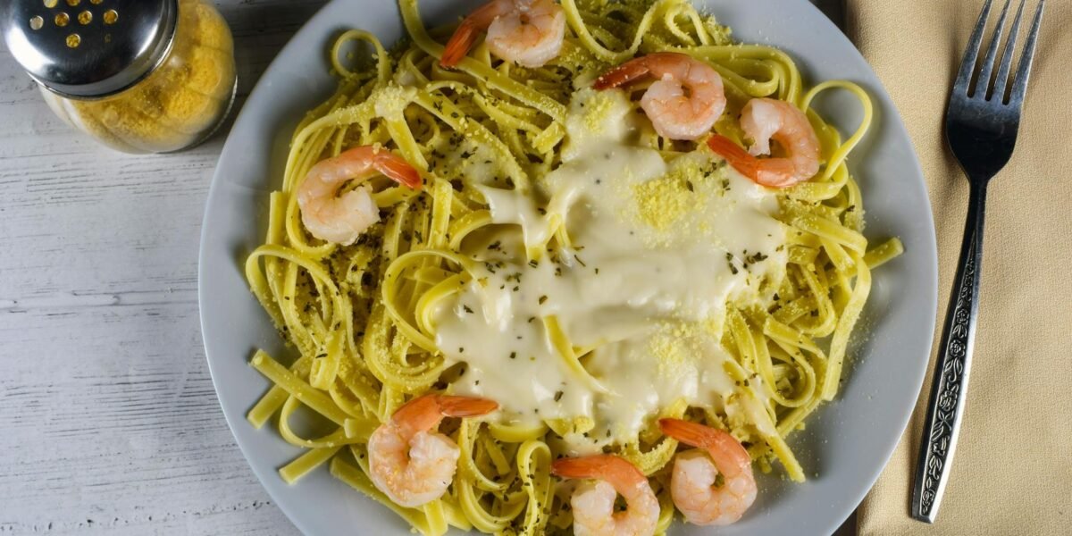 close up photo of pasta on plate