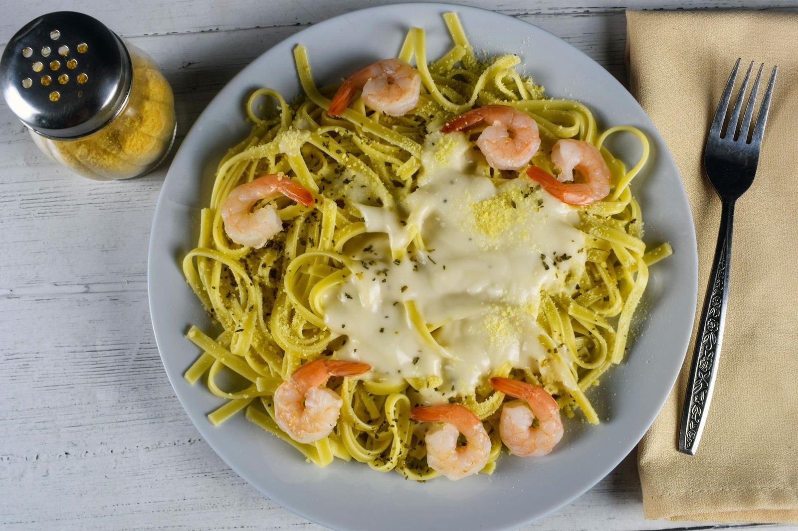 close up photo of pasta on plate